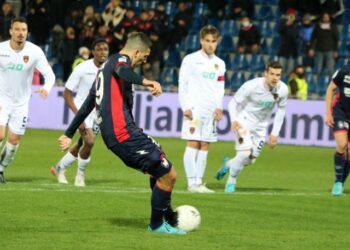 Calcio Serie B, 25^ giornata: derby Crotone vs Cosenza 3-3